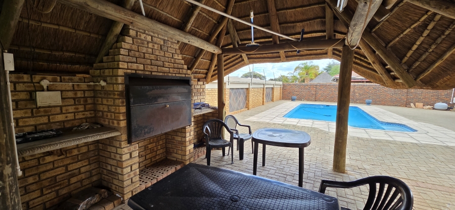 4 Bedroom Property for Sale in Roylglen Gardens Northern Cape